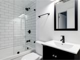 Kreatywne remonty małych łazienek z wykorzystaniem płytek ceramicznych